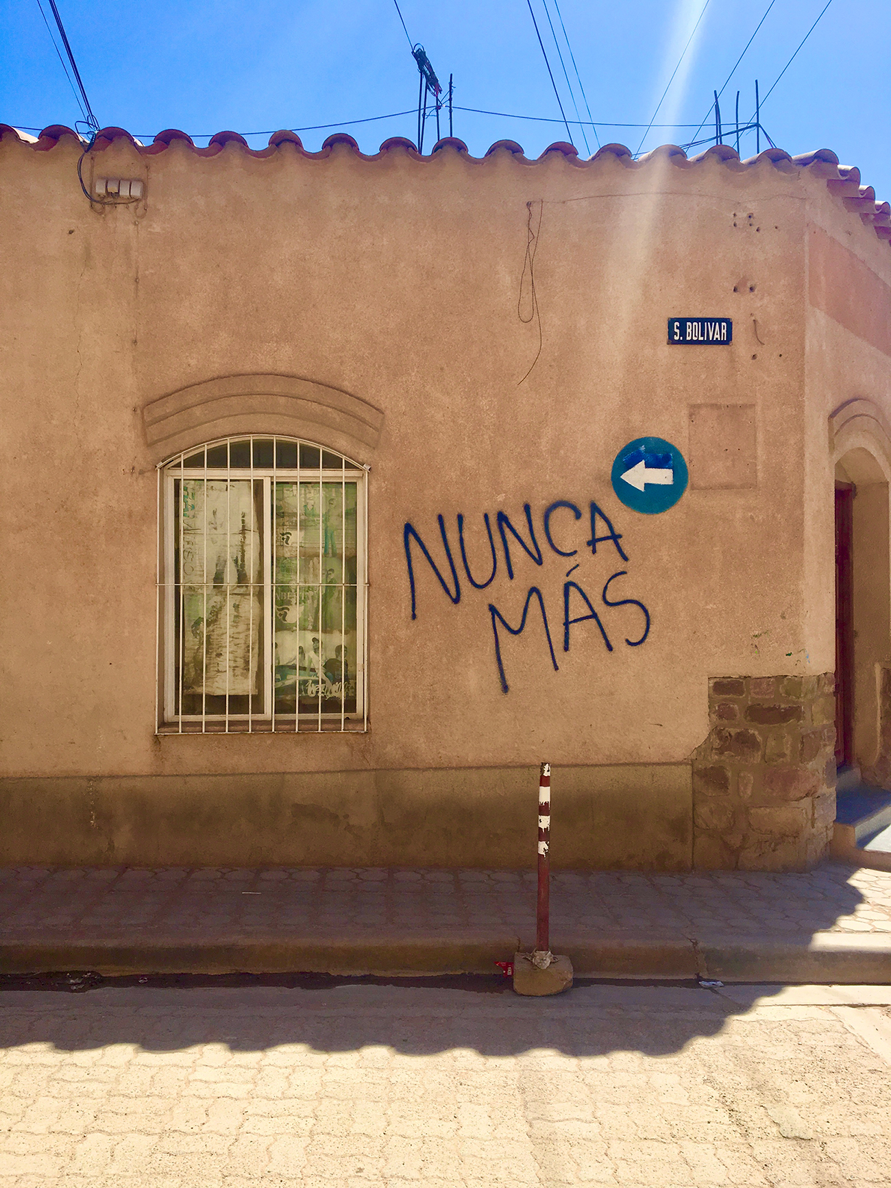 Nunca Mas - graffiti